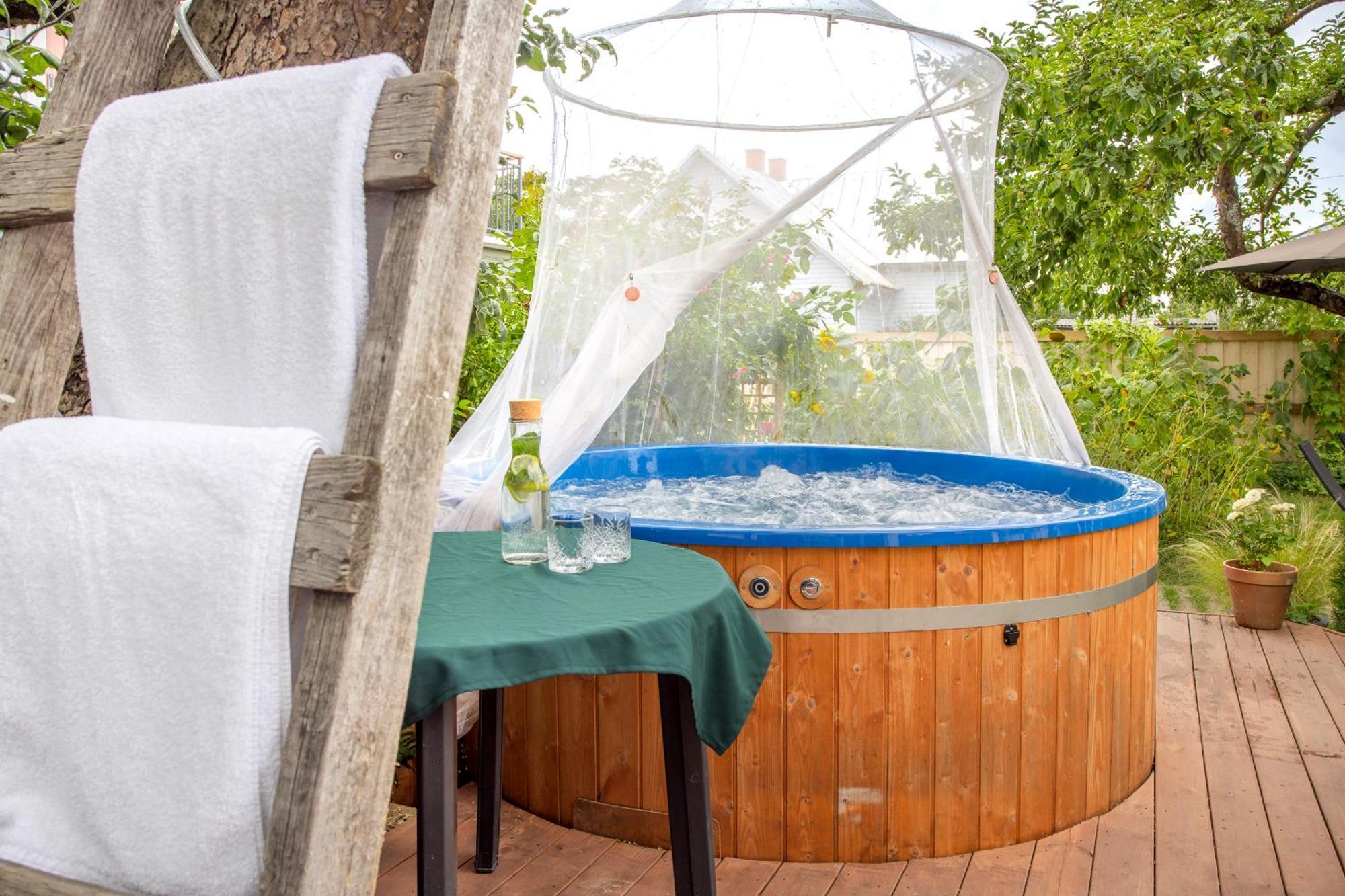Alice Backyard-Holiday Home And Spa 派尔努 外观 照片